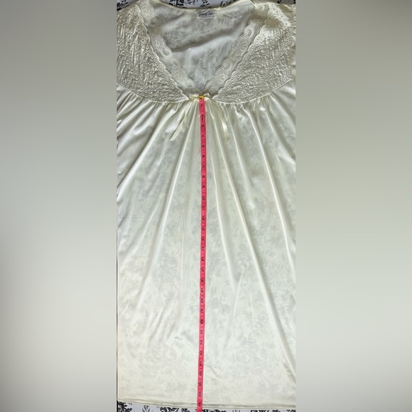 Vintage Vanity Fair sheer ivory nightgown size XXL - Picture 6 of 6